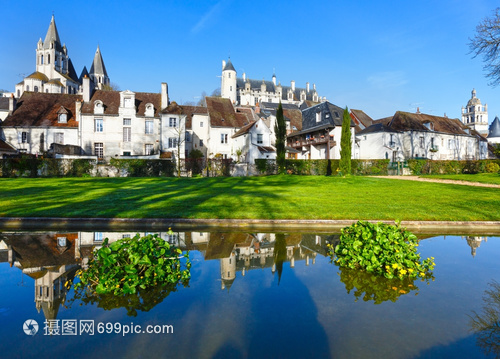 Loches镇法国的春季可爱公园